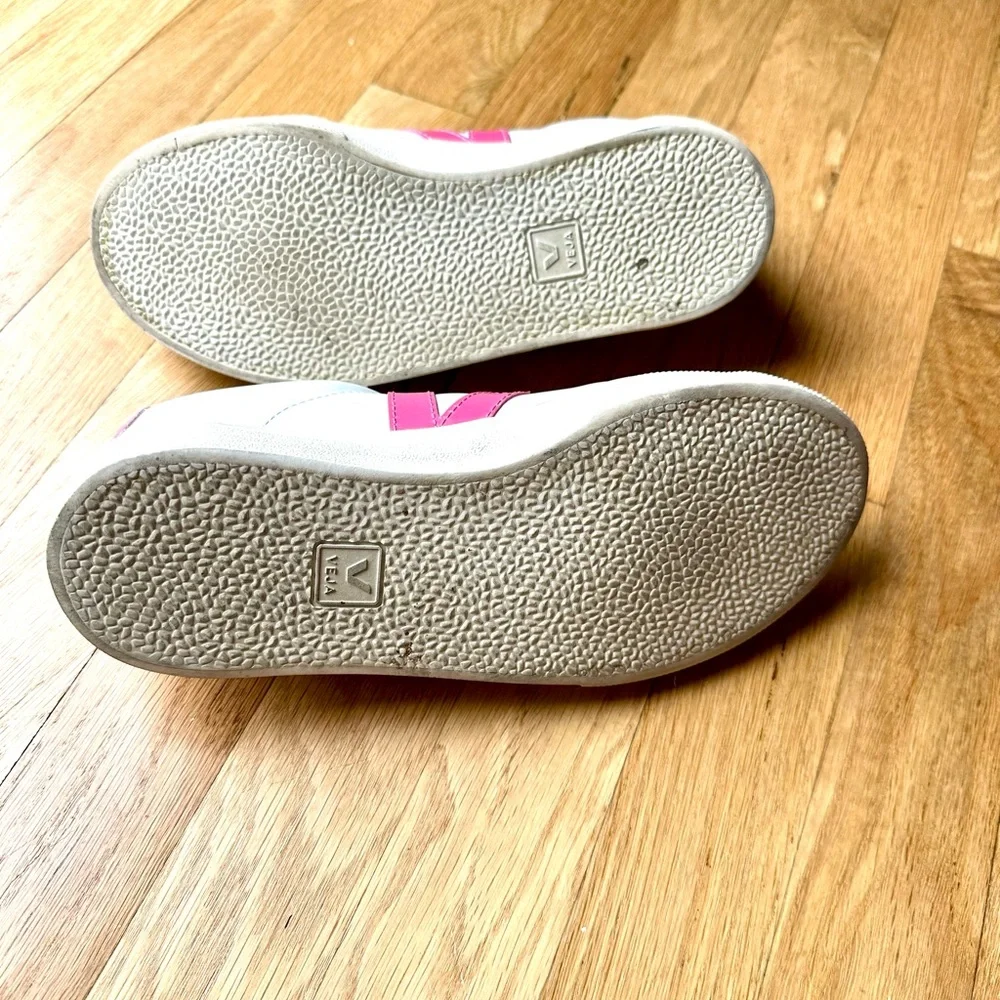 Veja Explanat White Sneakers with Pink logo